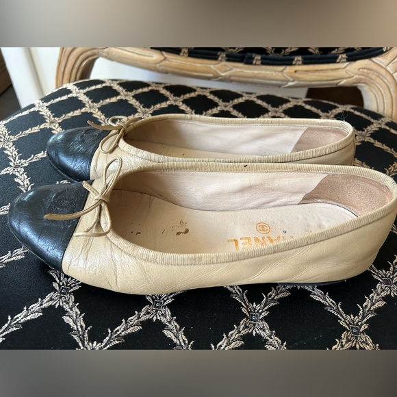 Chanel two tone ballet flats tan & black - in fair condition, please see photos. - Picture 4 of 5
